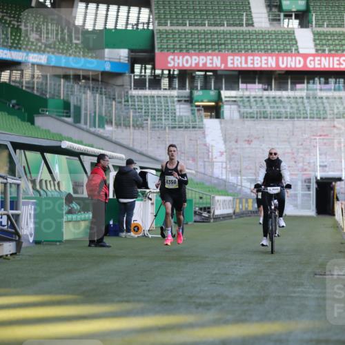 06.10.2024 - 19. swb-Marathon Bremen Yannick Fuchs http://msf.ph/oto/7373437 06.10.2024 10:14:40 Laufen im Stadion 41, 8350, 8667 meine-sportfotos.de