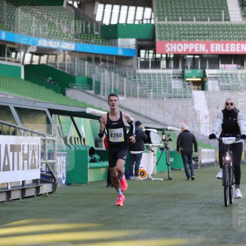 06.10.2024 - 19. swb-Marathon Bremen Yannick Fuchs http://msf.ph/oto/7373458 06.10.2024 10:14:41 Laufen im Stadion 41, 8350, 8667 meine-sportfotos.de