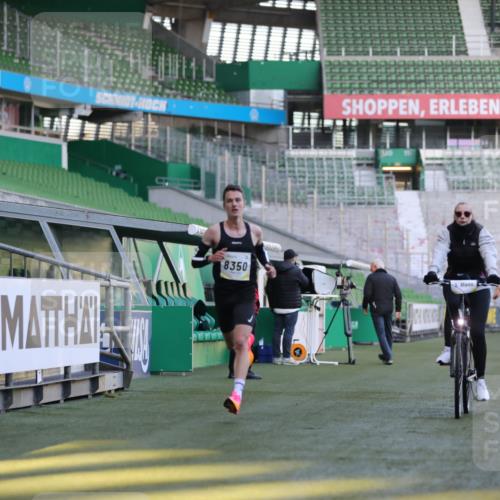 06.10.2024 - 19. swb-Marathon Bremen Yannick Fuchs http://msf.ph/oto/7373468 06.10.2024 10:14:42 Laufen im Stadion 41, 8350, 8667 meine-sportfotos.de