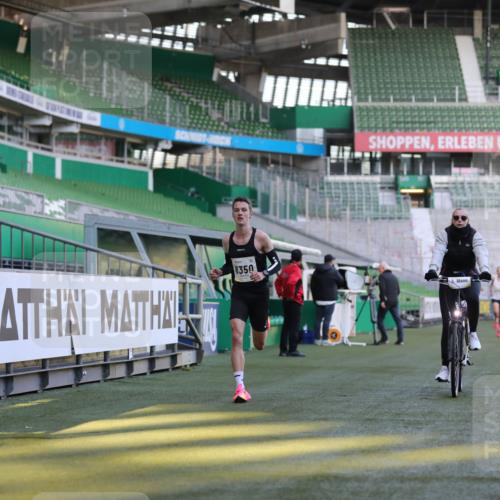 06.10.2024 - 19. swb-Marathon Bremen Yannick Fuchs http://msf.ph/oto/7373485 06.10.2024 10:14:42 Laufen im Stadion 41, 8350, 8667 meine-sportfotos.de