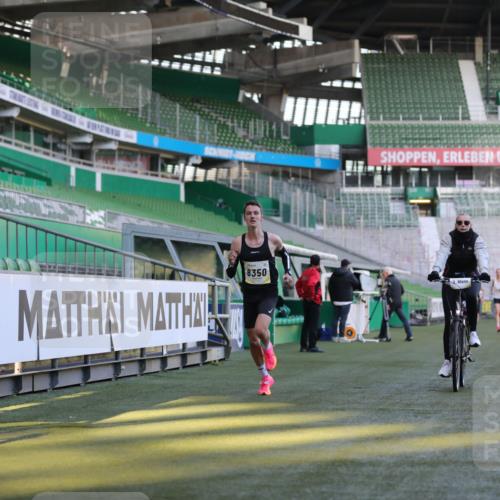 06.10.2024 - 19. swb-Marathon Bremen Yannick Fuchs http://msf.ph/oto/7373493 06.10.2024 10:14:42 Laufen im Stadion 41, 8350, 8667 meine-sportfotos.de