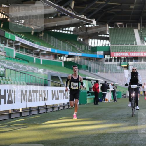 06.10.2024 - 19. swb-Marathon Bremen Yannick Fuchs http://msf.ph/oto/7373508 06.10.2024 10:14:42 Laufen im Stadion 41, 8350, 8667 meine-sportfotos.de