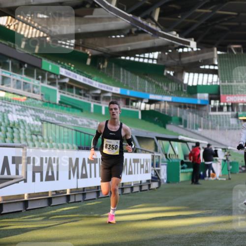 06.10.2024 - 19. swb-Marathon Bremen Yannick Fuchs http://msf.ph/oto/7373537 06.10.2024 10:14:43 Laufen im Stadion 41, 8350, 8667 meine-sportfotos.de