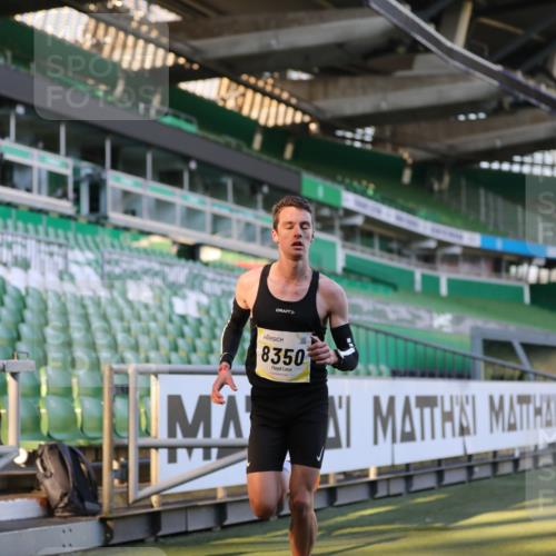 06.10.2024 - 19. swb-Marathon Bremen Yannick Fuchs http://msf.ph/oto/7373581 06.10.2024 10:14:44 Laufen im Stadion 41, 8350, 8667 meine-sportfotos.de