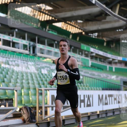 06.10.2024 - 19. swb-Marathon Bremen Yannick Fuchs http://msf.ph/oto/7373617 06.10.2024 10:14:44 Laufen im Stadion 41, 8350, 8667 meine-sportfotos.de