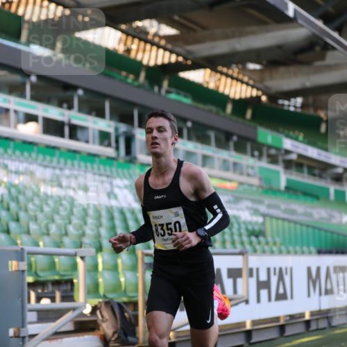 06.10.2024 - 19. swb-Marathon Bremen Yannick Fuchs http://msf.ph/oto/7373622 06.10.2024 10:14:44 Laufen im Stadion 41, 8350, 8667 meine-sportfotos.de