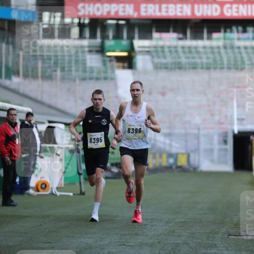 06.10.2024 - 19. swb-Marathon Bremen Yannick Fuchs http://msf.ph/oto/7373628 06.10.2024 10:14:48 Laufen im Stadion 41, 8350, 8395, 8396, 8667 meine-sportfotos.de