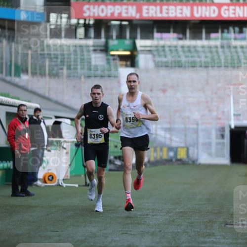 06.10.2024 - 19. swb-Marathon Bremen Yannick Fuchs http://msf.ph/oto/7373629 06.10.2024 10:14:48 Laufen im Stadion 41, 8350, 8395, 8396, 8667 meine-sportfotos.de