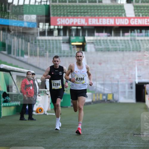 06.10.2024 - 19. swb-Marathon Bremen Yannick Fuchs http://msf.ph/oto/7373652 06.10.2024 10:14:48 Laufen im Stadion 41, 8350, 8395, 8396, 8667 meine-sportfotos.de