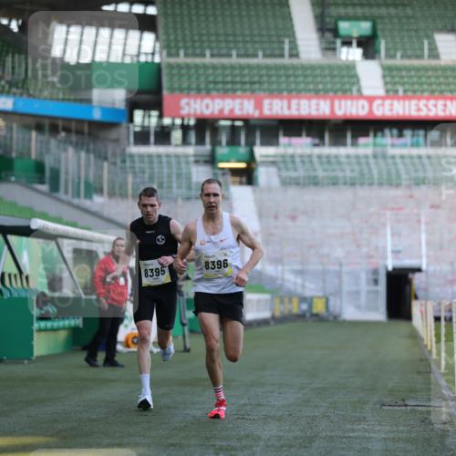 06.10.2024 - 19. swb-Marathon Bremen Yannick Fuchs http://msf.ph/oto/7373672 06.10.2024 10:14:49 Laufen im Stadion 41, 8350, 8395, 8396, 8667 meine-sportfotos.de