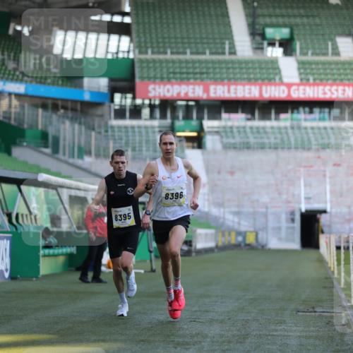 06.10.2024 - 19. swb-Marathon Bremen Yannick Fuchs http://msf.ph/oto/7373676 06.10.2024 10:14:49 Laufen im Stadion 41, 8350, 8395, 8396, 8667 meine-sportfotos.de