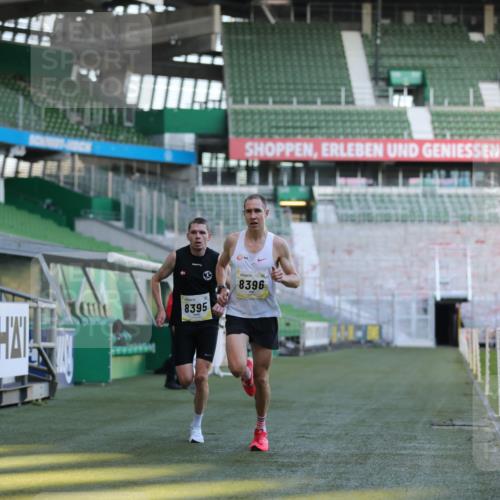 06.10.2024 - 19. swb-Marathon Bremen Yannick Fuchs http://msf.ph/oto/7373702 06.10.2024 10:14:49 Laufen im Stadion 41, 8350, 8395, 8396, 8667 meine-sportfotos.de