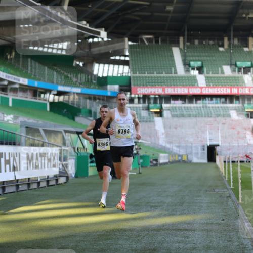 06.10.2024 - 19. swb-Marathon Bremen Yannick Fuchs http://msf.ph/oto/7373740 06.10.2024 10:14:50 Laufen im Stadion 41, 8350, 8395, 8396, 8667 meine-sportfotos.de