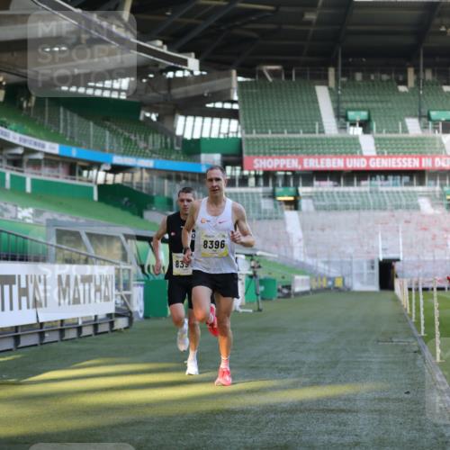 06.10.2024 - 19. swb-Marathon Bremen Yannick Fuchs http://msf.ph/oto/7373753 06.10.2024 10:14:50 Laufen im Stadion 41, 8350, 8395, 8396, 8667 meine-sportfotos.de
