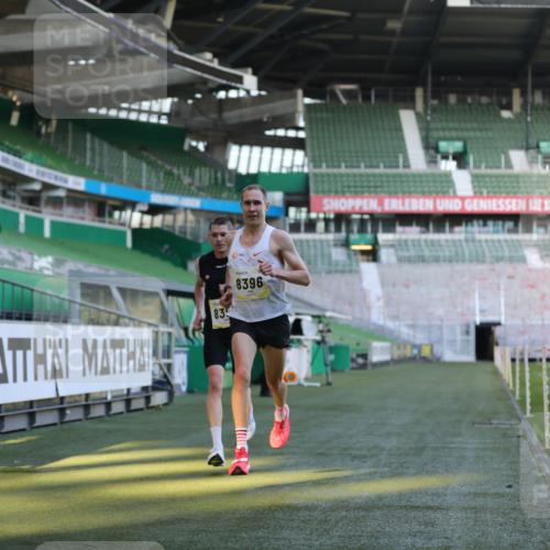 06.10.2024 - 19. swb-Marathon Bremen Yannick Fuchs http://msf.ph/oto/7373762 06.10.2024 10:14:50 Laufen im Stadion 41, 8350, 8395, 8396, 8667 meine-sportfotos.de