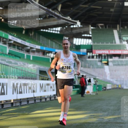 06.10.2024 - 19. swb-Marathon Bremen Yannick Fuchs http://msf.ph/oto/7373782 06.10.2024 10:14:50 Laufen im Stadion 41, 8350, 8395, 8396, 8667 meine-sportfotos.de