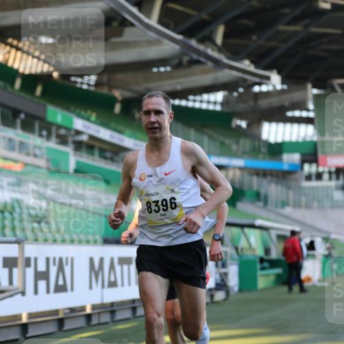 06.10.2024 - 19. swb-Marathon Bremen Yannick Fuchs http://msf.ph/oto/7373794 06.10.2024 10:14:51 Laufen im Stadion 41, 8350, 8395, 8396, 8667 meine-sportfotos.de