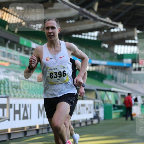06.10.2024 - 19. swb-Marathon Bremen Yannick Fuchs http://msf.ph/oto/7373814 06.10.2024 10:14:51 Laufen im Stadion 41, 8350, 8395, 8396, 8667 meine-sportfotos.de