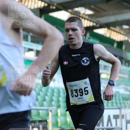 06.10.2024 - 19. swb-Marathon Bremen Yannick Fuchs http://msf.ph/oto/7373820 06.10.2024 10:14:52 Laufen im Stadion 41, 8350, 8395, 8396, 8667 meine-sportfotos.de