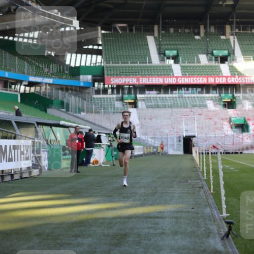 06.10.2024 - 19. swb-Marathon Bremen Yannick Fuchs http://msf.ph/oto/7373919 06.10.2024 10:15:22 Laufen im Stadion 8349, 8350, 8395, 8396 meine-sportfotos.de
