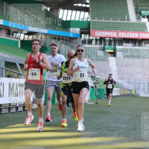 06.10.2024 - 19. swb-Marathon Bremen Yannick Fuchs http://msf.ph/oto/7375087 06.10.2024 10:16:42 Laufen im Stadion 44, 51, 7498, 8080, 8211, 8559, 8600 meine-sportfotos.de
