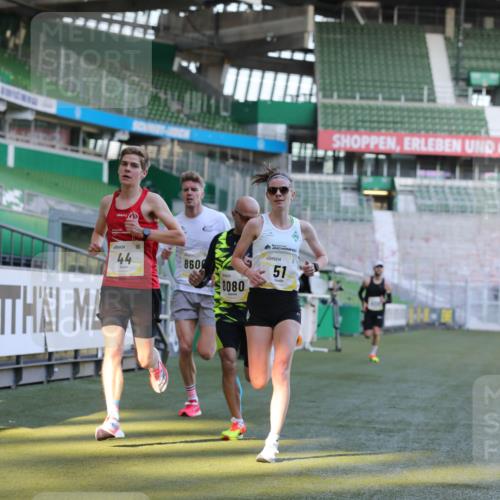 06.10.2024 - 19. swb-Marathon Bremen Yannick Fuchs http://msf.ph/oto/7375101 06.10.2024 10:16:43 Laufen im Stadion 44, 51, 7498, 8080, 8211, 8559, 8600 meine-sportfotos.de
