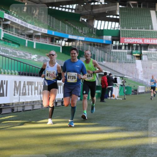 06.10.2024 - 19. swb-Marathon Bremen Yannick Fuchs http://msf.ph/oto/7377695 06.10.2024 10:19:00 Laufen im Stadion 7190, 7247, 7838, 8300, 8543, 8664, 8735, 8750 meine-sportfotos.de