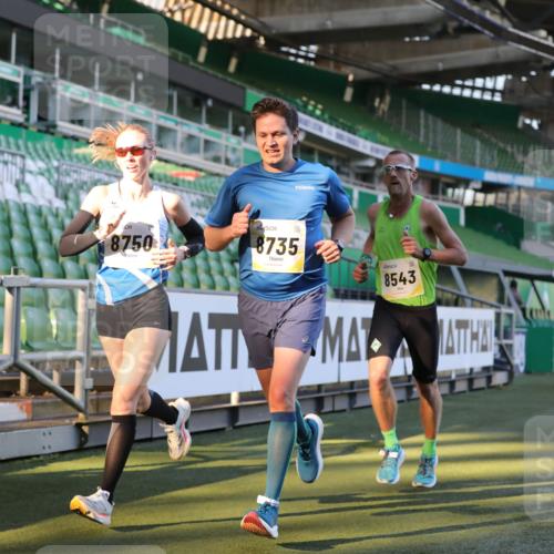 06.10.2024 - 19. swb-Marathon Bremen Yannick Fuchs http://msf.ph/oto/7377733 06.10.2024 10:19:02 Laufen im Stadion 7190, 7247, 7838, 8543, 8664, 8735, 8750 meine-sportfotos.de