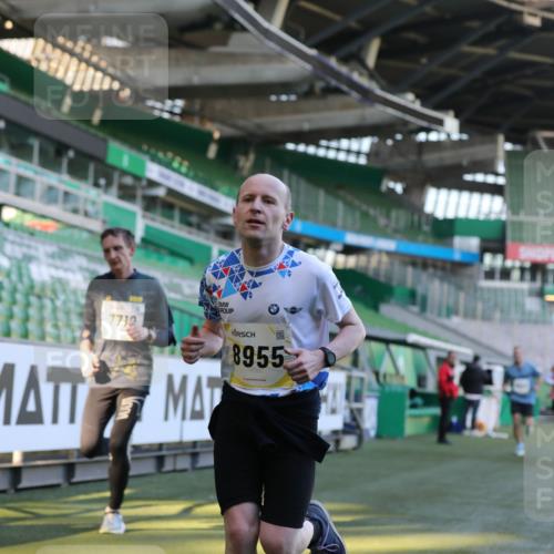 06.10.2024 - 19. swb-Marathon Bremen Yannick Fuchs http://msf.ph/oto/7380115 06.10.2024 10:20:51 Laufen im Stadion 7719, 8397, 8657, 8825, 8948, 8955, 9105 meine-sportfotos.de