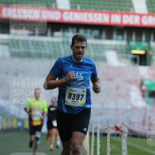 06.10.2024 - 19. swb-Marathon Bremen Yannick Fuchs http://msf.ph/oto/7380393 06.10.2024 10:20:58 Laufen im Stadion 7230, 7719, 8093, 8397, 8657, 8825, 8937, 8948, 8955, 9105 meine-sportfotos.de