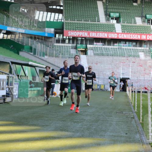 06.10.2024 - 19. swb-Marathon Bremen Yannick Fuchs http://msf.ph/oto/7381435 06.10.2024 10:21:40 Laufen im Stadion 7019, 7376, 7646, 7839, 7963, 8093, 8292, 8583, 8602, 8631, 8792, 8797, 8937 meine-sportfotos.de