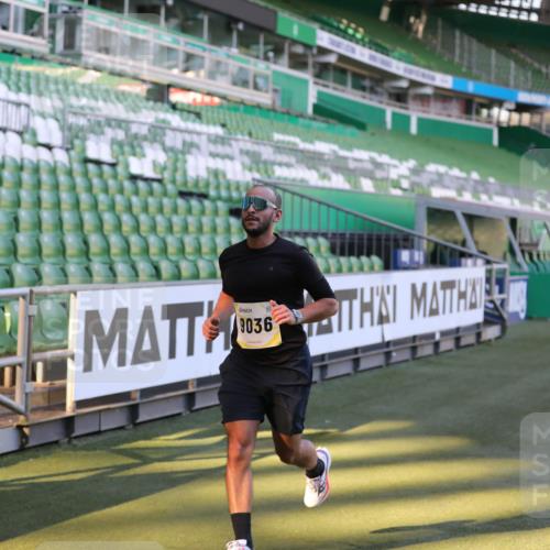 06.10.2024 - 19. swb-Marathon Bremen Yannick Fuchs http://msf.ph/oto/7382605 06.10.2024 10:22:56 Laufen im Stadion 7105, 7649, 7993, 8275, 8341, 8466, 9033, 9036, 9087, 9122 meine-sportfotos.de