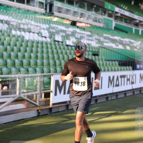 06.10.2024 - 19. swb-Marathon Bremen Yannick Fuchs http://msf.ph/oto/7382623 06.10.2024 10:22:56 Laufen im Stadion 7105, 7649, 7993, 8275, 8341, 8466, 9033, 9036, 9087, 9122 meine-sportfotos.de