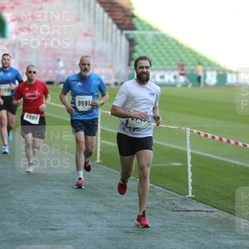 06.10.2024 - 19. swb-Marathon Bremen Yannick Fuchs http://msf.ph/oto/7384284 06.10.2024 10:25:11 Laufen im Stadion 7197, 7259, 7260, 7363, 7571, 7648, 7650, 7756, 7906, 8209, 8226, 8228, 8310, 8311, 8313, 8329, 8412, 8445, 8478, 8517, 8666, 8671, 8680, 8749, 8796, 8939, 8962, 8975 meine-sportfotos.de