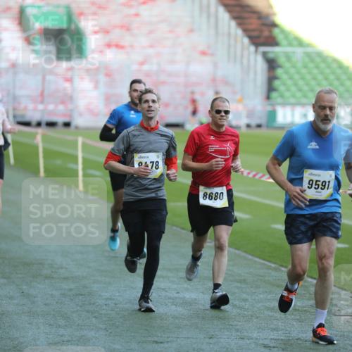 06.10.2024 - 19. swb-Marathon Bremen Yannick Fuchs http://msf.ph/oto/7384332 06.10.2024 10:25:13 Laufen im Stadion 7197, 7259, 7260, 7363, 7571, 7648, 7650, 7756, 7826, 7906, 8209, 8228, 8310, 8311, 8313, 8329, 8412, 8445, 8478, 8517, 8666, 8671, 8672, 8680, 8749, 8796, 8812, 8939, 8962, 8975 meine-sportfotos.de