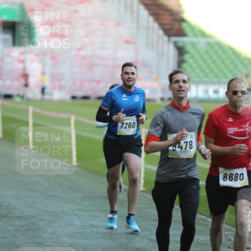06.10.2024 - 19. swb-Marathon Bremen Yannick Fuchs http://msf.ph/oto/7384372 06.10.2024 10:25:14 Laufen im Stadion 7197, 7259, 7260, 7363, 7571, 7650, 7756, 7826, 7906, 8209, 8228, 8242, 8310, 8311, 8412, 8445, 8478, 8517, 8666, 8671, 8672, 8680, 8749, 8796, 8812, 8939, 8962, 8975 meine-sportfotos.de