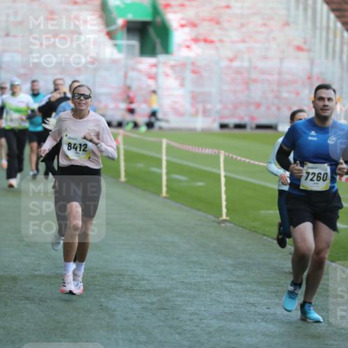06.10.2024 - 19. swb-Marathon Bremen Yannick Fuchs http://msf.ph/oto/7384382 06.10.2024 10:25:15 Laufen im Stadion 7197, 7260, 7363, 7571, 7650, 7756, 7826, 7906, 8209, 8228, 8242, 8310, 8311, 8412, 8445, 8478, 8517, 8666, 8671, 8672, 8680, 8749, 8806, 8812, 8939, 8962, 8975 meine-sportfotos.de