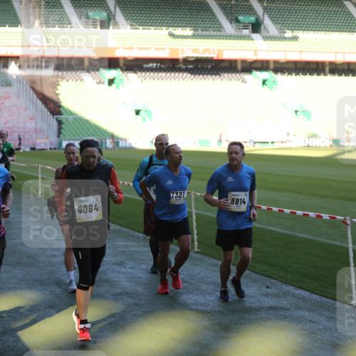 06.10.2024 - 19. swb-Marathon Bremen Yannick Fuchs http://msf.ph/oto/7386813 06.10.2024 10:26:17 Laufen im Stadion 7045, 7141, 7294, 7327, 7403, 7414, 7429, 7433, 7485, 7508, 7771, 7793, 7874, 7978, 8075, 8177, 8192, 8301, 8321, 8376, 8426, 8492, 8555, 8601, 8733, 8775, 8793, 8814, 8913, 8970, 8973, 8996, 8997, 9000, 9034, 9051, 9054, 9061, 9084 meine-sportfotos.de