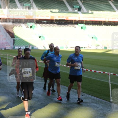 06.10.2024 - 19. swb-Marathon Bremen Yannick Fuchs http://msf.ph/oto/7386829 06.10.2024 10:26:18 Laufen im Stadion 7045, 7141, 7294, 7327, 7403, 7414, 7429, 7485, 7508, 7720, 7771, 7793, 7874, 7978, 8075, 8177, 8192, 8301, 8321, 8376, 8426, 8452, 8492, 8555, 8601, 8733, 8775, 8793, 8814, 8913, 8970, 8973, 8996, 8997, 9000, 9034, 9051, 9054, 9061, 9084 meine-sportfotos.de
