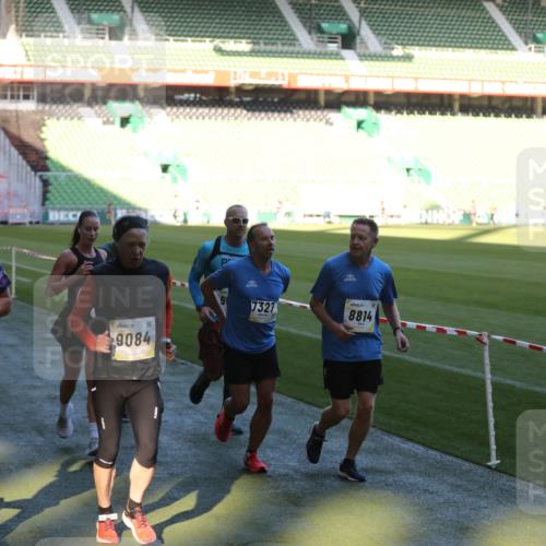 06.10.2024 - 19. swb-Marathon Bremen Yannick Fuchs http://msf.ph/oto/7386841 06.10.2024 10:26:18 Laufen im Stadion 7045, 7141, 7294, 7327, 7403, 7414, 7429, 7485, 7508, 7720, 7771, 7793, 7874, 7978, 8075, 8177, 8192, 8301, 8321, 8376, 8426, 8452, 8492, 8555, 8601, 8733, 8775, 8793, 8814, 8913, 8970, 8973, 8996, 8997, 9000, 9034, 9051, 9054, 9061, 9084 meine-sportfotos.de