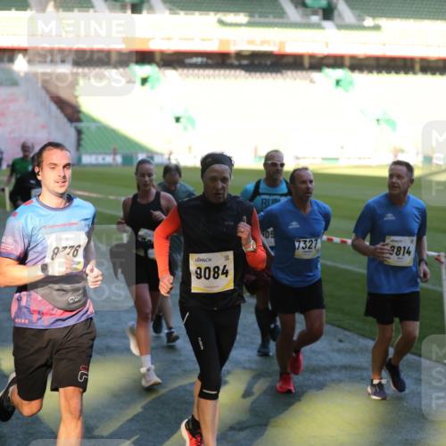 06.10.2024 - 19. swb-Marathon Bremen Yannick Fuchs http://msf.ph/oto/7386858 06.10.2024 10:26:18 Laufen im Stadion 7045, 7141, 7294, 7327, 7403, 7414, 7429, 7485, 7508, 7720, 7771, 7793, 7874, 7978, 8075, 8177, 8192, 8301, 8321, 8376, 8426, 8452, 8492, 8555, 8601, 8733, 8775, 8793, 8814, 8913, 8970, 8973, 8996, 8997, 9000, 9034, 9051, 9054, 9061, 9084 meine-sportfotos.de