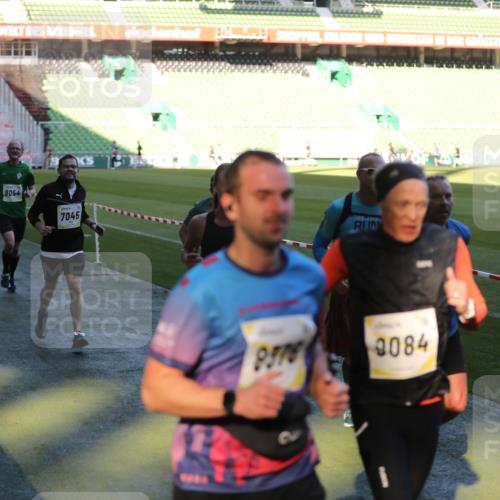 06.10.2024 - 19. swb-Marathon Bremen Yannick Fuchs http://msf.ph/oto/7386894 06.10.2024 10:26:19 Laufen im Stadion 7045, 7141, 7294, 7327, 7403, 7414, 7429, 7485, 7508, 7576, 7720, 7771, 7793, 7874, 7978, 8075, 8177, 8192, 8301, 8321, 8376, 8426, 8452, 8492, 8555, 8601, 8733, 8775, 8793, 8814, 8870, 8913, 8970, 8973, 8996, 8997, 9000, 9034, 9051, 9054, 9061, 9084 meine-sportfotos.de