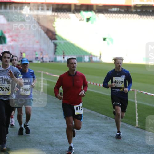 06.10.2024 - 19. swb-Marathon Bremen Yannick Fuchs http://msf.ph/oto/7386945 06.10.2024 10:26:24 Laufen im Stadion 7045, 7141, 7327, 7403, 7414, 7429, 7485, 7508, 7576, 7720, 7771, 7874, 7978, 8075, 8177, 8192, 8301, 8321, 8376, 8426, 8452, 8492, 8555, 8601, 8733, 8775, 8793, 8814, 8870, 8913, 8970, 8973, 8996, 8997, 9000, 9025, 9034, 9051, 9054, 9084 meine-sportfotos.de
