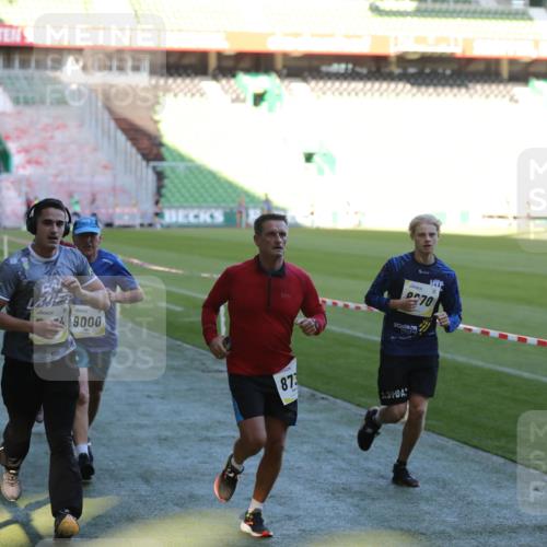 06.10.2024 - 19. swb-Marathon Bremen Yannick Fuchs http://msf.ph/oto/7386968 06.10.2024 10:26:25 Laufen im Stadion 7045, 7141, 7327, 7403, 7414, 7429, 7485, 7508, 7576, 7720, 7771, 7874, 7978, 8075, 8177, 8192, 8301, 8321, 8376, 8426, 8452, 8555, 8578, 8601, 8733, 8775, 8793, 8814, 8870, 8913, 8970, 8973, 8996, 8997, 9000, 9025, 9034, 9051, 9054, 9084 meine-sportfotos.de