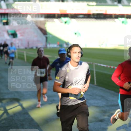 06.10.2024 - 19. swb-Marathon Bremen Yannick Fuchs http://msf.ph/oto/7387054 06.10.2024 10:26:26 Laufen im Stadion 7045, 7141, 7327, 7403, 7414, 7429, 7485, 7508, 7576, 7720, 7771, 7874, 7978, 8075, 8192, 8301, 8321, 8376, 8426, 8452, 8555, 8578, 8601, 8733, 8775, 8793, 8814, 8870, 8913, 8970, 8973, 8996, 8997, 9000, 9025, 9034, 9051, 9054, 9070, 9084 meine-sportfotos.de