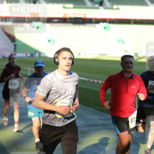 06.10.2024 - 19. swb-Marathon Bremen Yannick Fuchs http://msf.ph/oto/7387073 06.10.2024 10:26:26 Laufen im Stadion 7045, 7141, 7327, 7403, 7414, 7429, 7485, 7508, 7576, 7720, 7771, 7874, 7978, 8075, 8192, 8301, 8321, 8376, 8426, 8452, 8555, 8578, 8601, 8733, 8775, 8793, 8814, 8870, 8913, 8970, 8973, 8996, 8997, 9000, 9025, 9034, 9051, 9054, 9070, 9084 meine-sportfotos.de