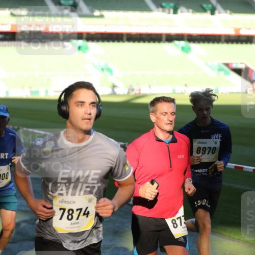 06.10.2024 - 19. swb-Marathon Bremen Yannick Fuchs http://msf.ph/oto/7387089 06.10.2024 10:26:26 Laufen im Stadion 7045, 7141, 7327, 7403, 7414, 7429, 7485, 7508, 7576, 7720, 7771, 7874, 7978, 8075, 8192, 8301, 8321, 8376, 8426, 8452, 8555, 8578, 8601, 8733, 8775, 8793, 8814, 8870, 8913, 8970, 8973, 8996, 8997, 9000, 9025, 9034, 9051, 9054, 9070, 9084 meine-sportfotos.de