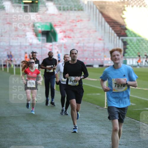 06.10.2024 - 19. swb-Marathon Bremen Yannick Fuchs http://msf.ph/oto/7387253 06.10.2024 10:26:30 Laufen im Stadion 7045, 7327, 7403, 7414, 7485, 7508, 7576, 7720, 7771, 7874, 7978, 8075, 8192, 8321, 8376, 8426, 8452, 8555, 8578, 8601, 8733, 8775, 8793, 8814, 8870, 8913, 8970, 8973, 8996, 8997, 9000, 9025, 9034, 9051, 9054, 9070, 9084 meine-sportfotos.de