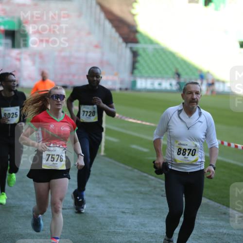 06.10.2024 - 19. swb-Marathon Bremen Yannick Fuchs http://msf.ph/oto/7387347 06.10.2024 10:26:34 Laufen im Stadion 7045, 7327, 7403, 7414, 7508, 7576, 7720, 7874, 7978, 8075, 8192, 8321, 8376, 8426, 8452, 8555, 8578, 8601, 8652, 8733, 8814, 8870, 8913, 8970, 8973, 8996, 8997, 9000, 9025, 9034, 9051, 9054, 9070, 9084 meine-sportfotos.de