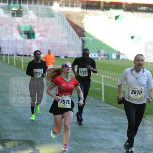 06.10.2024 - 19. swb-Marathon Bremen Yannick Fuchs http://msf.ph/oto/7387401 06.10.2024 10:26:35 Laufen im Stadion 7045, 7327, 7403, 7414, 7508, 7576, 7720, 7874, 7978, 8075, 8192, 8321, 8376, 8426, 8452, 8578, 8601, 8652, 8733, 8814, 8870, 8913, 8970, 8973, 8996, 8997, 9000, 9025, 9051, 9054, 9070, 9084 meine-sportfotos.de